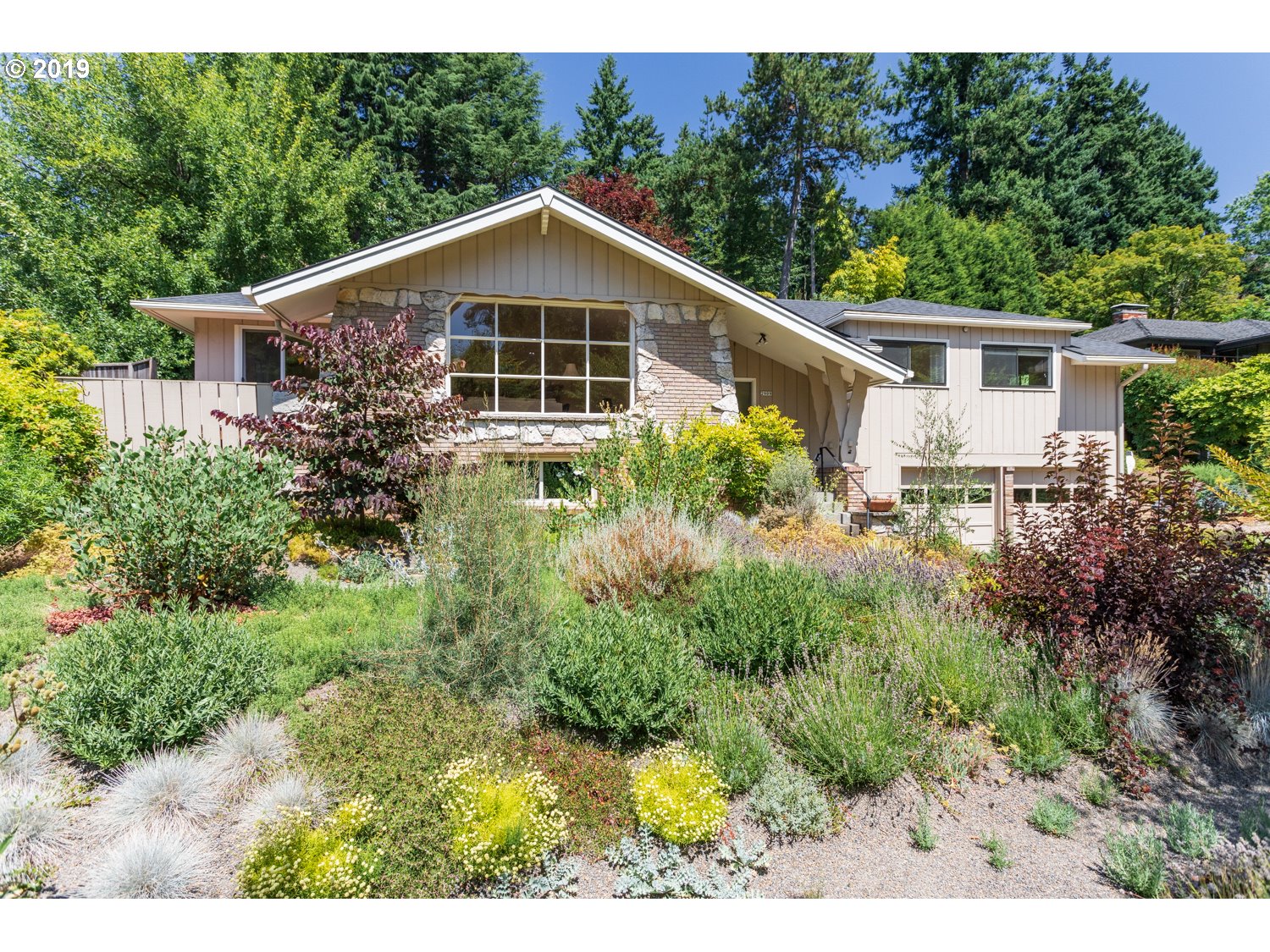 SOLD for $855,000 in 21 DOM! 2909 SE Martins St., Portland 97202