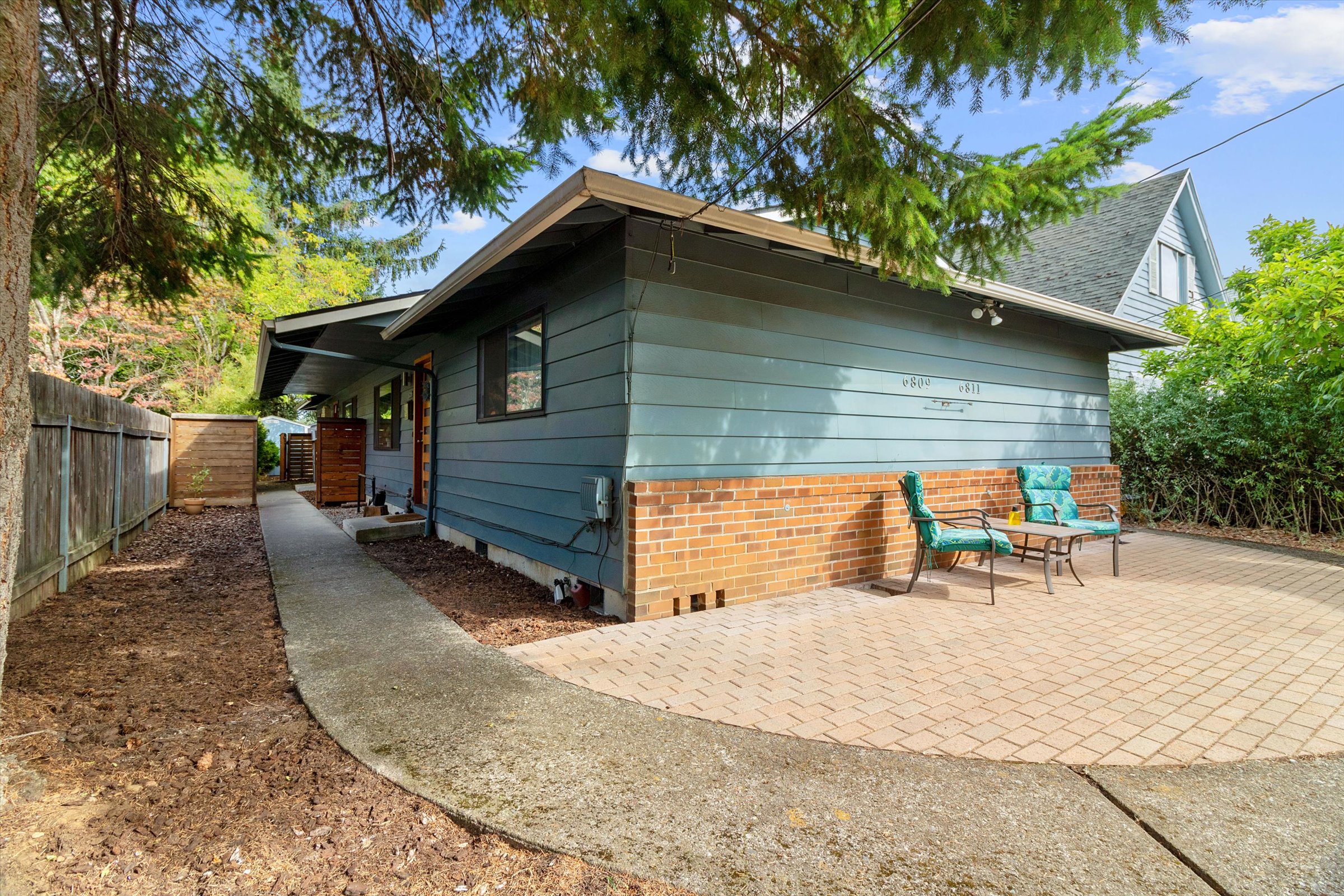 SOLD for $521,500 in 7 DOM! 6809-6811 SE Woodstock Blvd, Portland.