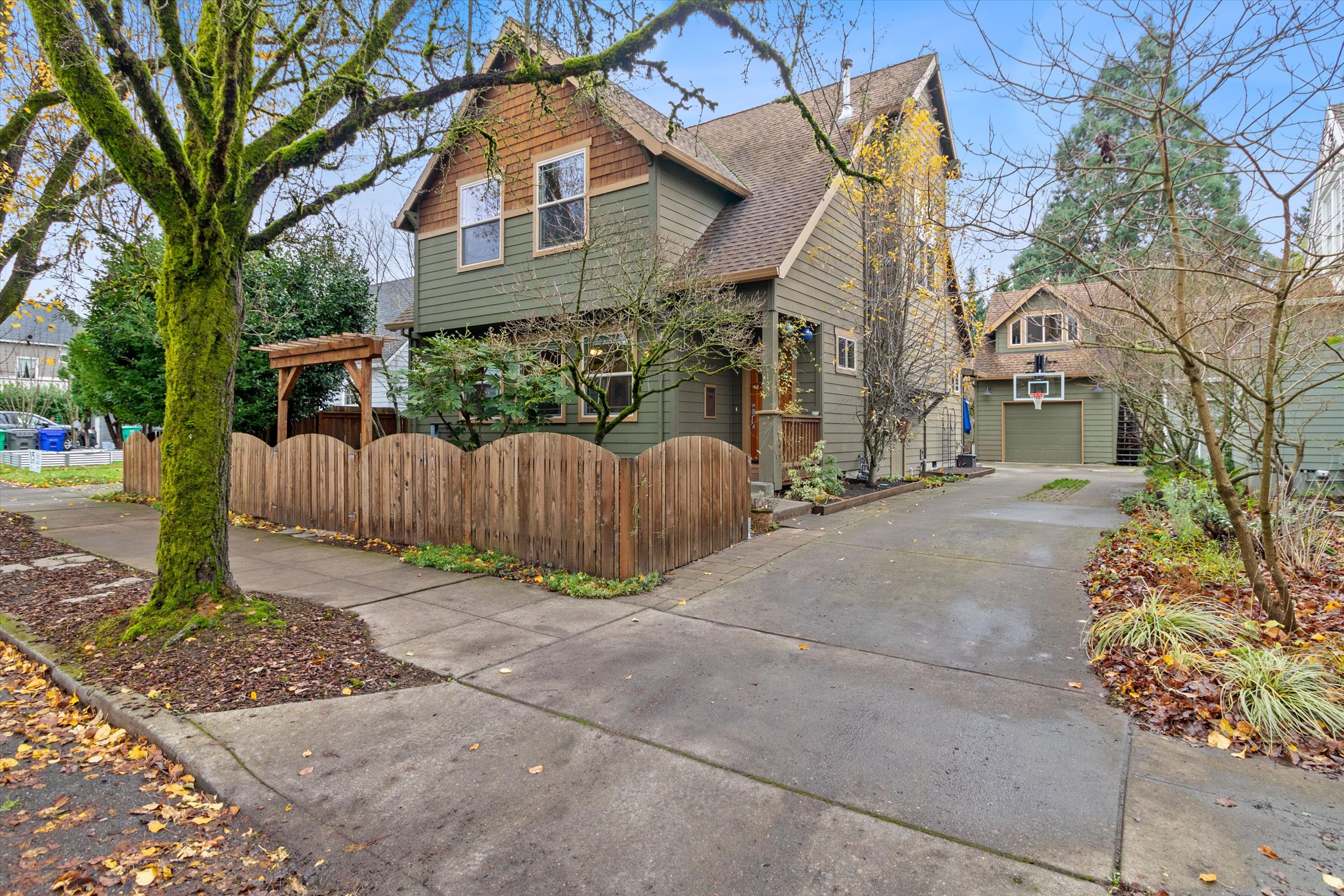 SOLD for $820k! 4128 SE Crystal Springs Blvd, Portland 97202.